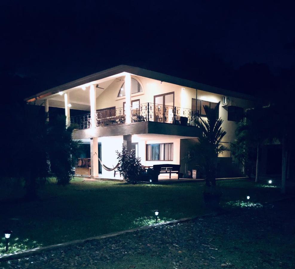 Sol Y Sombra Panzió Bocas Town Kültér fotó